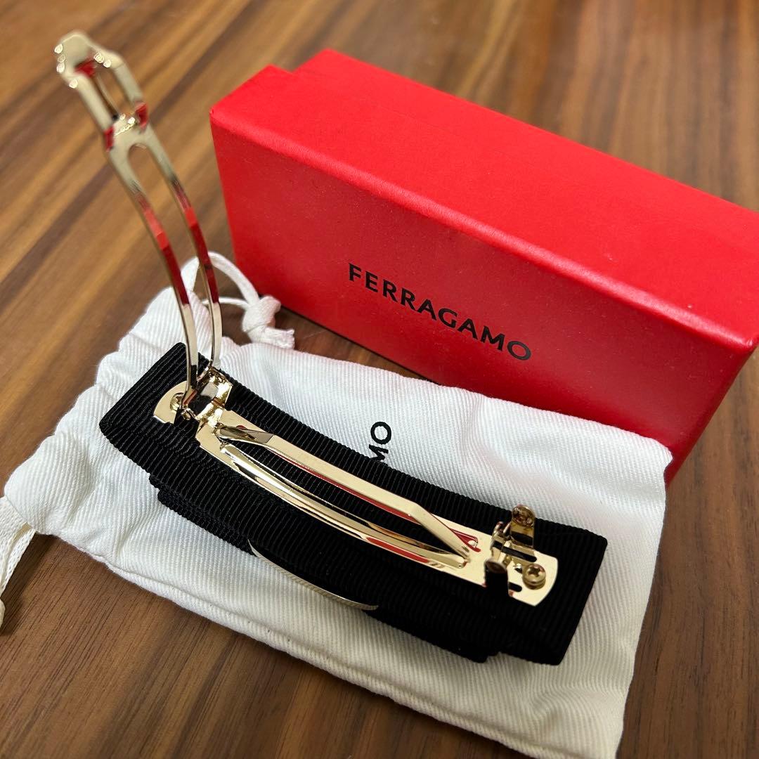 FERRAGAMO ブラック リボン バレッタ