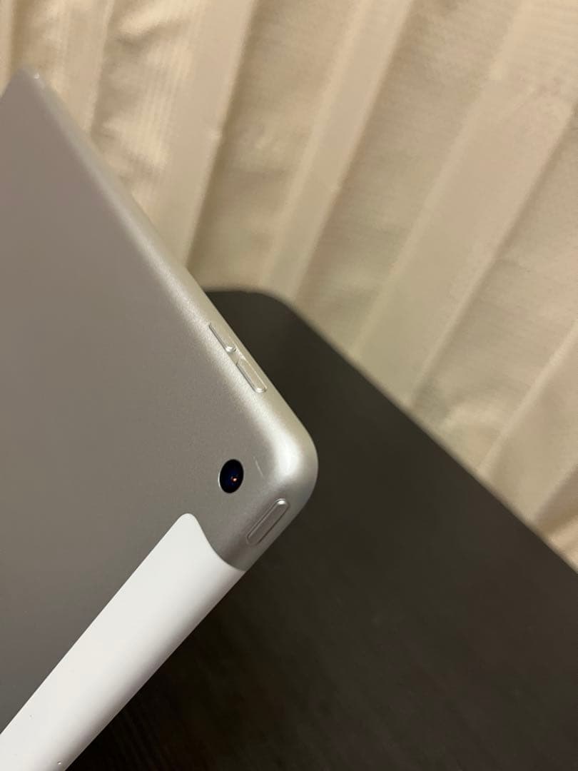 Apple iPad 第7世代 32GB WI-Fi+Cellular シルバー