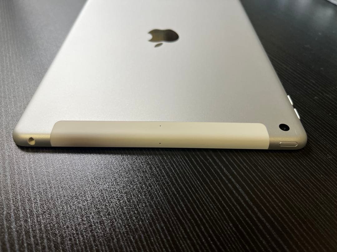 Apple iPad 第7世代 32GB WI-Fi+Cellular シルバー