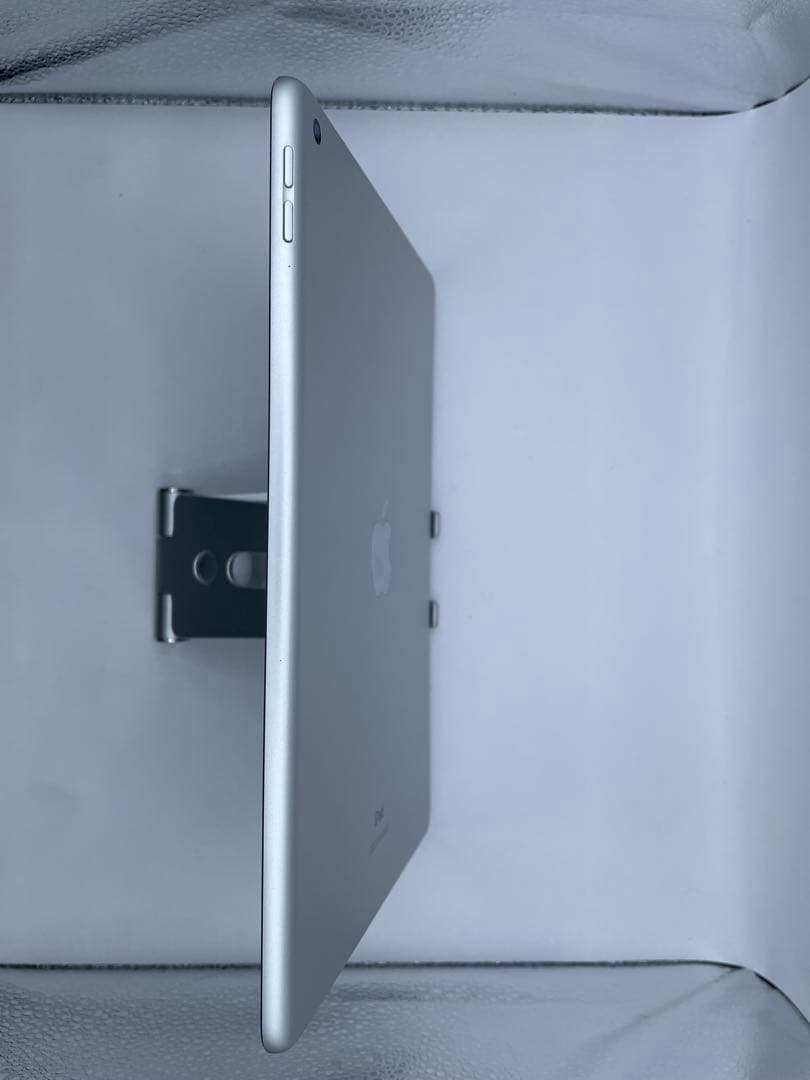 a*u様 iPad 7世代 32GB バッテリー90%