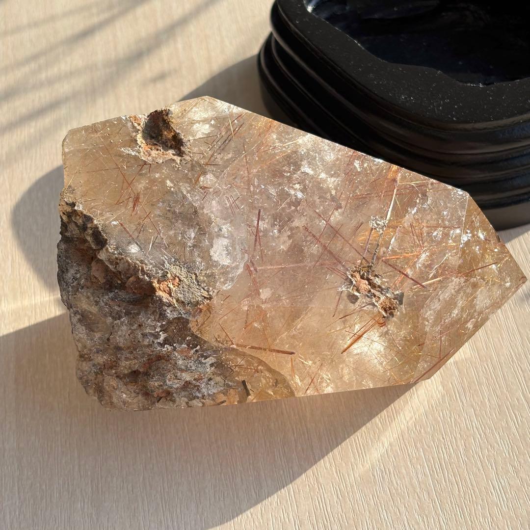 超希少美628g特大 ゴールドタイチンルチル 原石ポリッシュ　鉱物