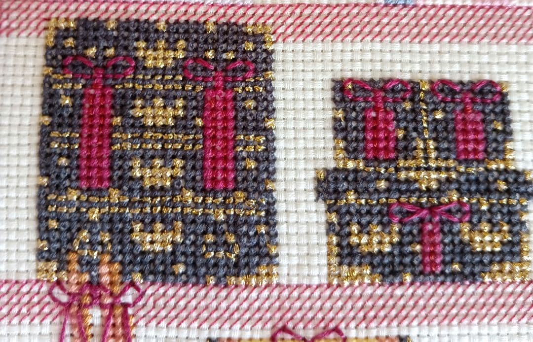 ぱんなちゃん　ホビーラホビーレクロスステッチ〈雛段飾り〉完成品