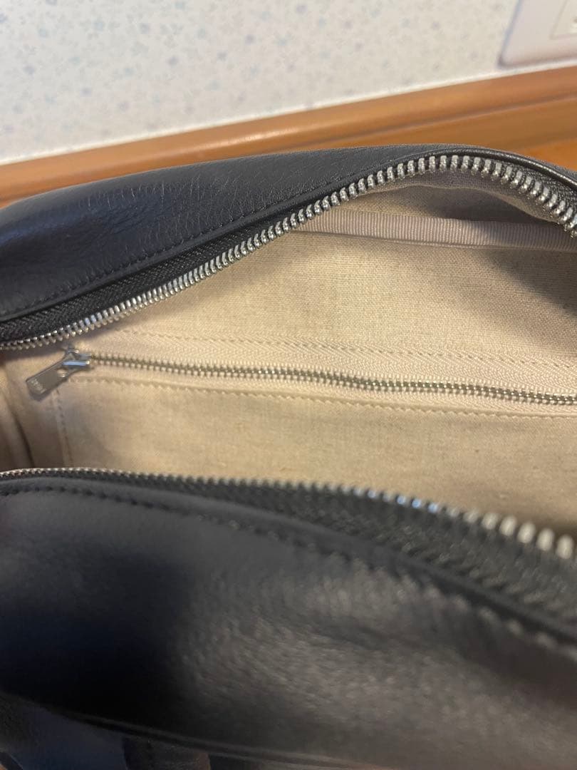 REN ブラックレザー ハンドバッグ