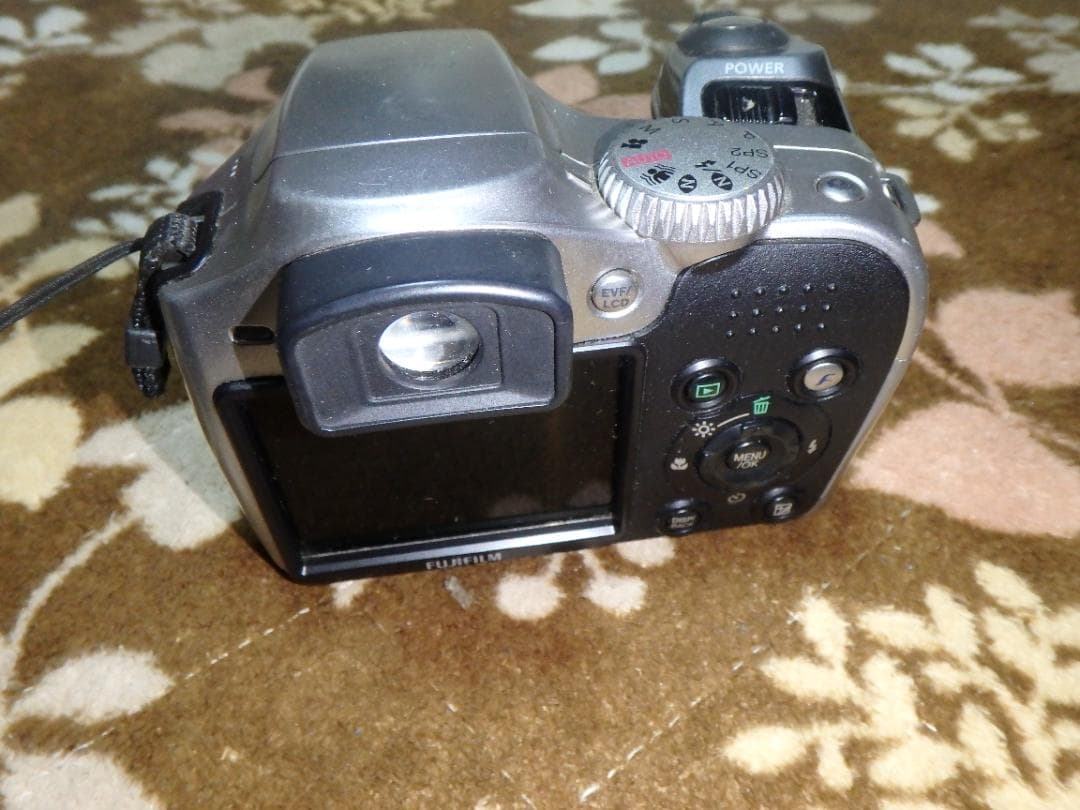 動作品 FUJIFILM S5700 FinePix デジタルカメラ乾電池駆動