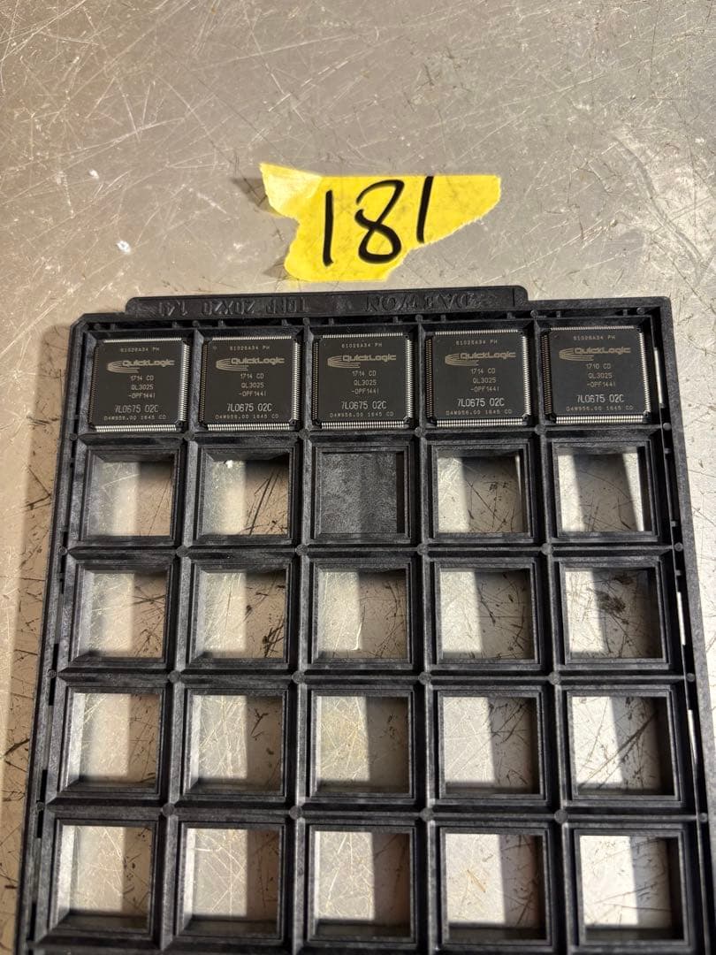 (5個)IC チップ　QL3025-0PF144I QuickLogic。未使用