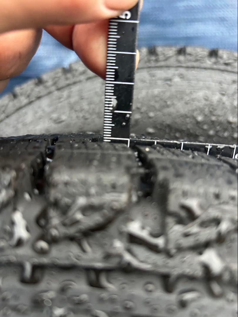 ハイエース2023年スタッドレス 195/80R15 4本セット ナット付き！