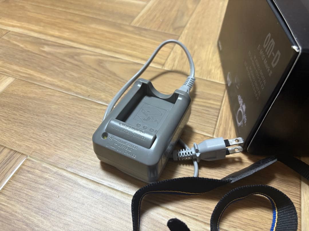 は*か様 簡易清掃済み オリンパスOM-D E-M10 MarkⅢ 単焦点レンズ