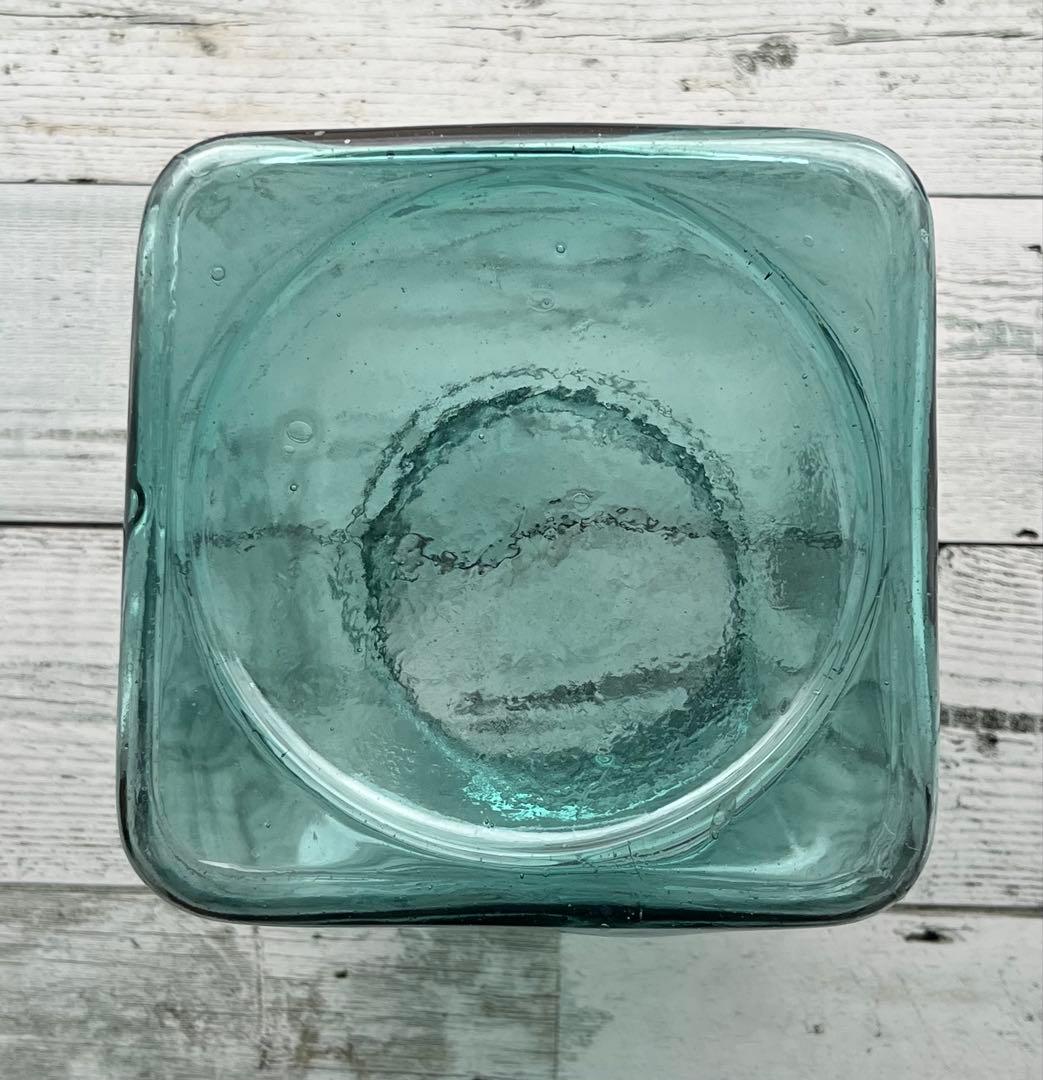 【気泡たっぷりガラス瓶】昭和レトロ　ブルー系　蓋付きガラス瓶