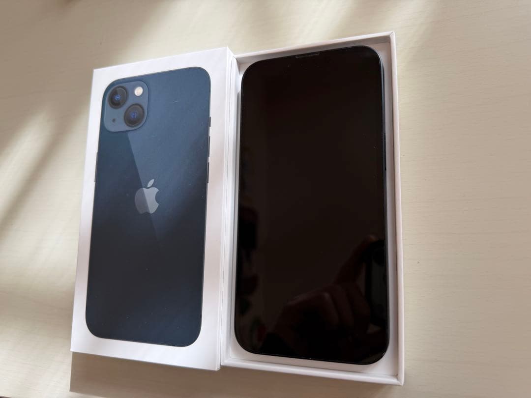 Apple iPhone 13 ブラック 本体 箱付き美品