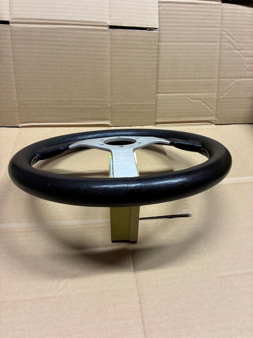 MOMO momo モモ ステアリング ハンドル キャバリーノ 旧車