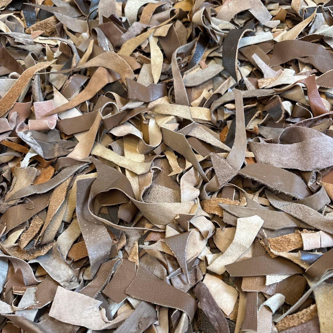 お値下げしました＊メンズライクインテリアに＊インダストリアルリサイクルレザーラグ