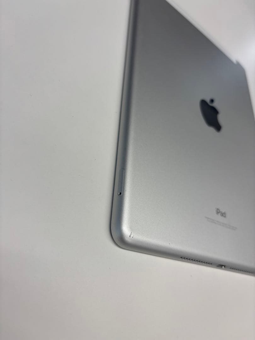 iPad 第6世代　9.7インチ　ipad6 バッテリー94% ケース付き