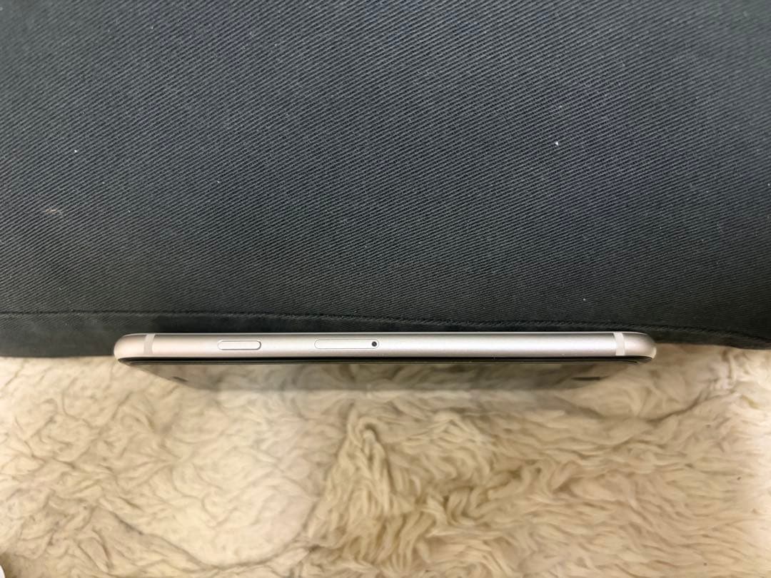 (本日限定値引き中)iPhone SE 第3世代　64GB 白色