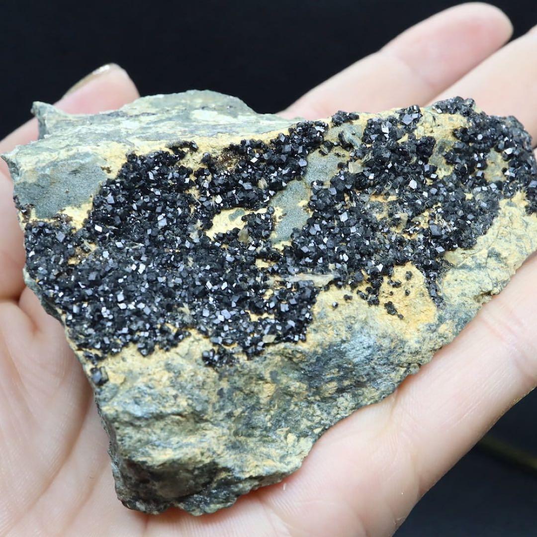 ※SALE※ メラナイト ガーネット 灰鉄柘榴石182,8g AND108 原石