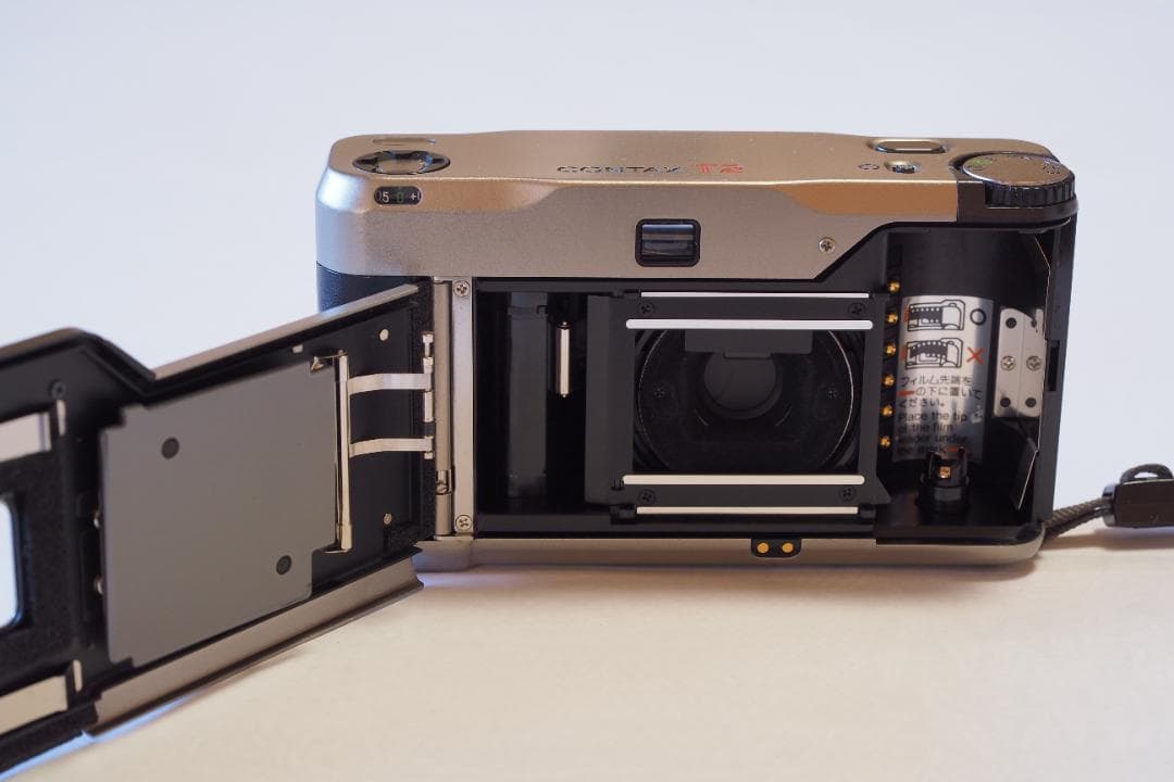 高級コンパクトカメラ（レンズ一体型・AFカメラ） CONTAX T2