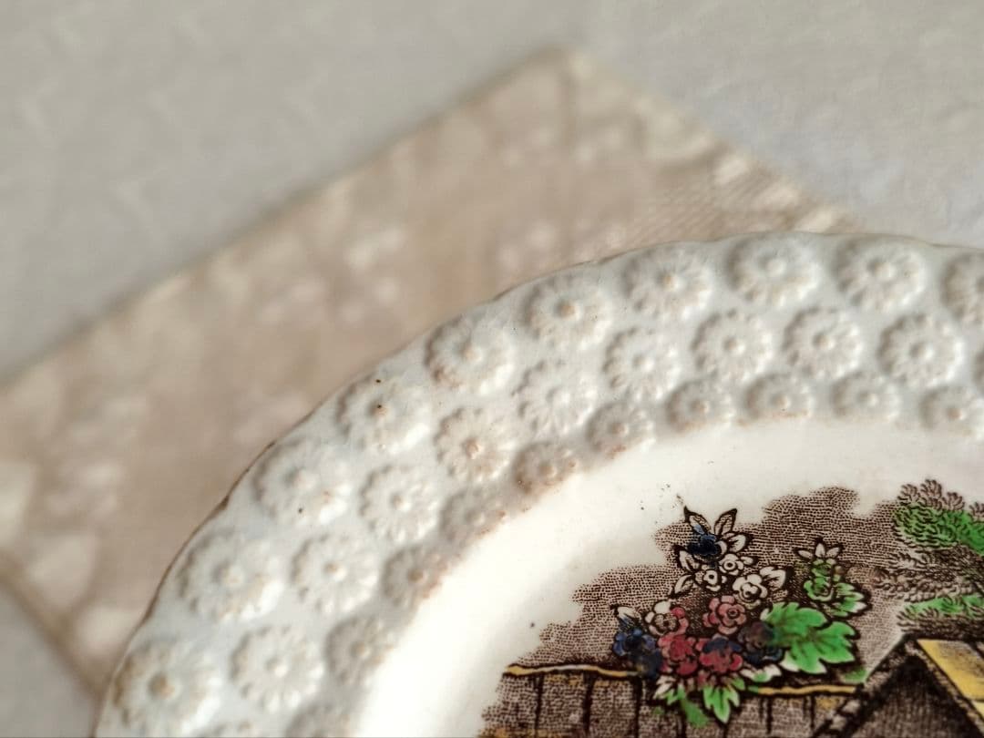 * antique plate ୨୧* フラワーレリーフ アンティークプレート