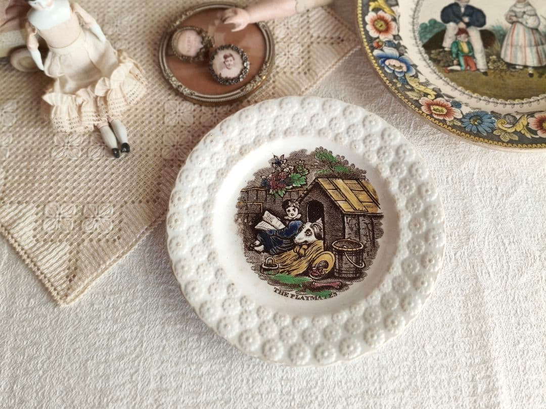 * antique plate ୨୧* フラワーレリーフ アンティークプレート