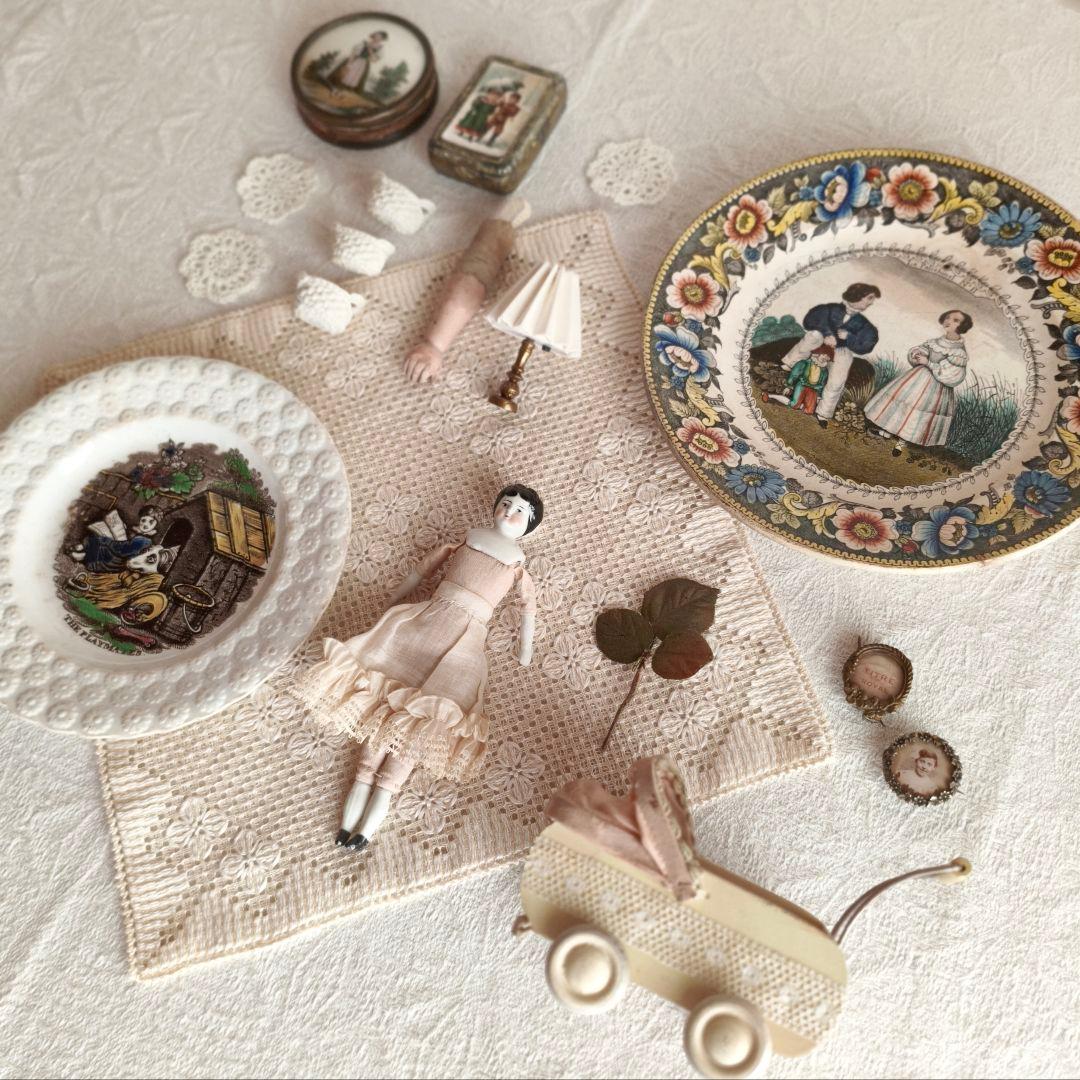 * antique plate ୨୧* フラワーレリーフ アンティークプレート