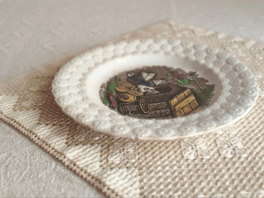 * antique plate ୨୧* フラワーレリーフ アンティークプレート