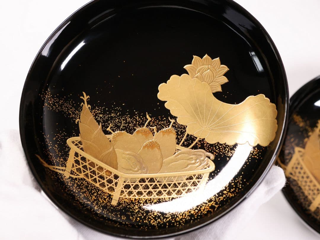 【CM411】天然木漆塗 加賀蒔絵 蓮と野菜金蒔絵 黒煮物椀 二客 漆器 昭和期