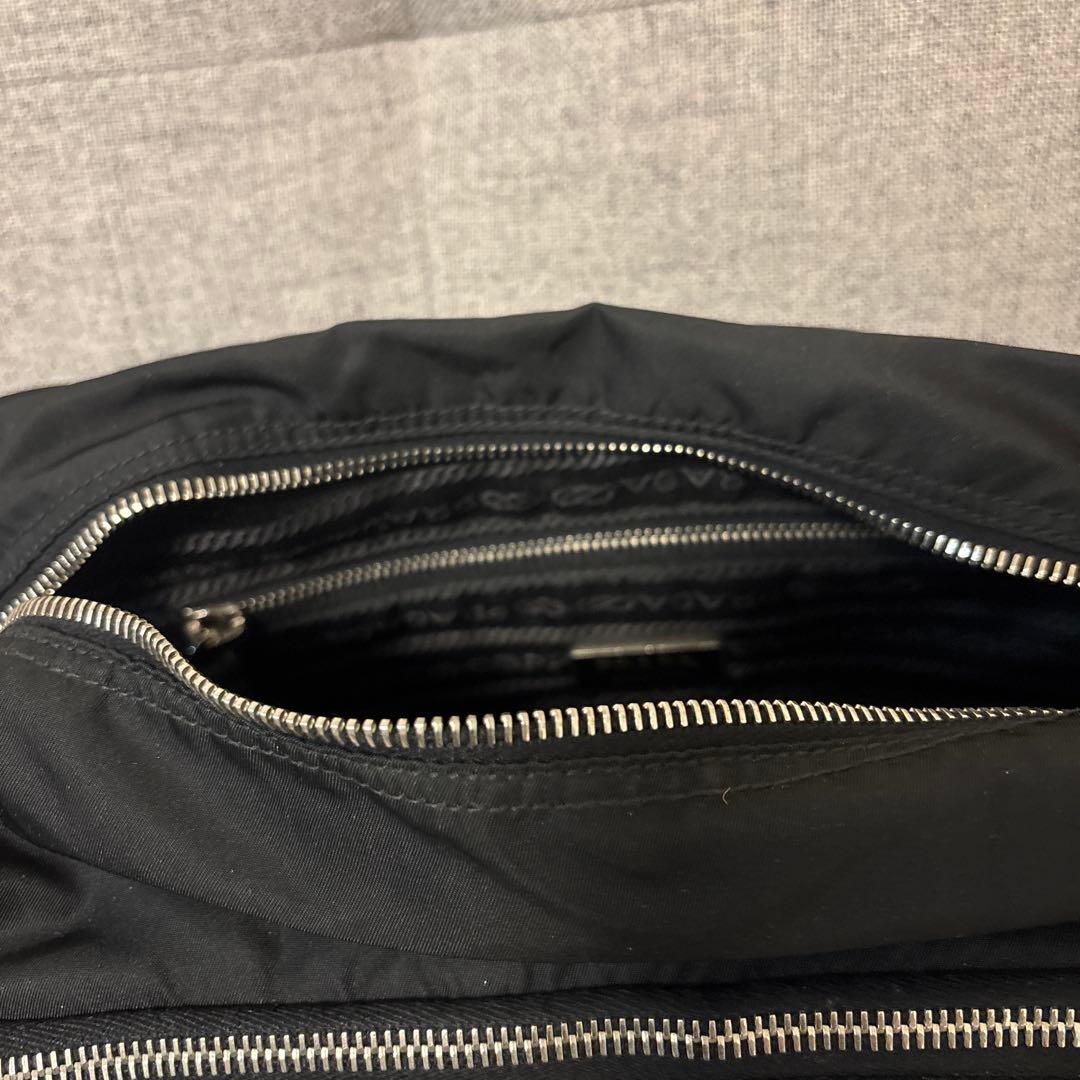 PRADA ブラックナイロンショルダーバッグホン