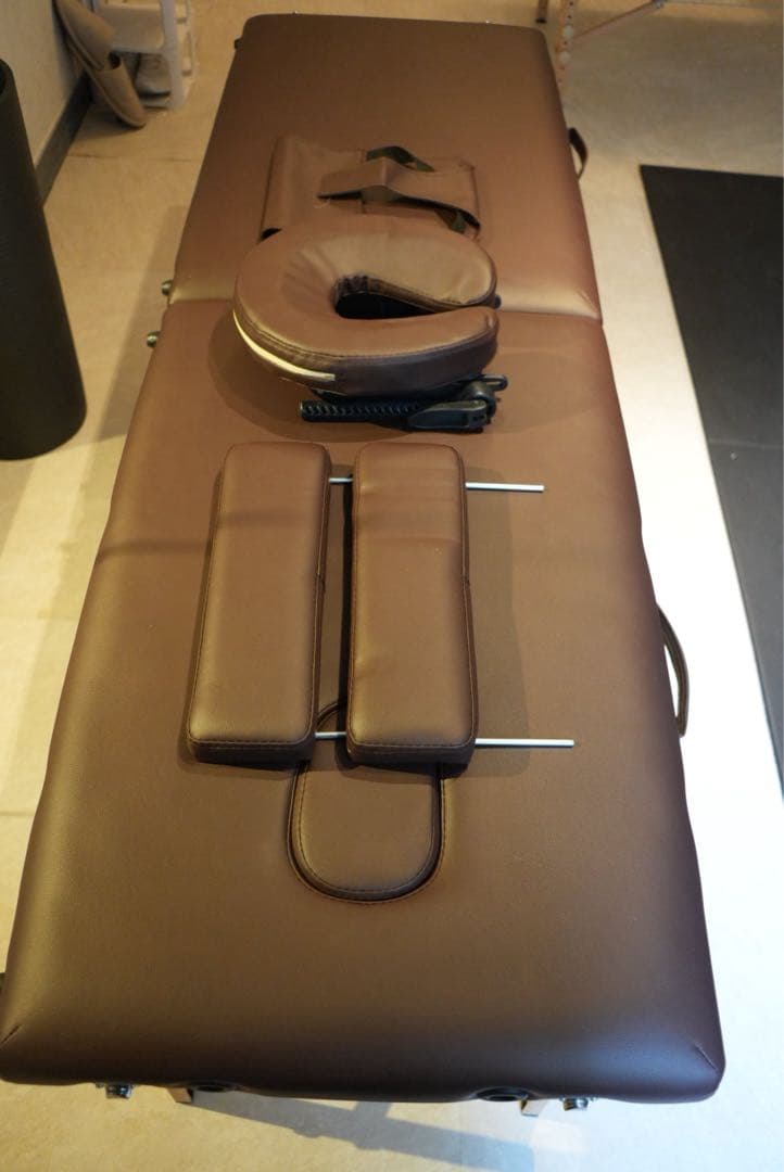 折りたたみ式マッサージベッド ダークブラウン