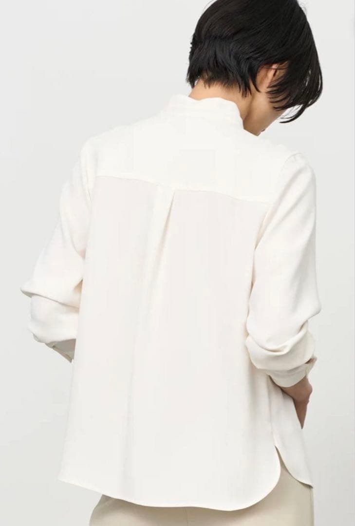 未使用タグ付き SOEJU サテンスタンドタックブラウス ホワイト　白