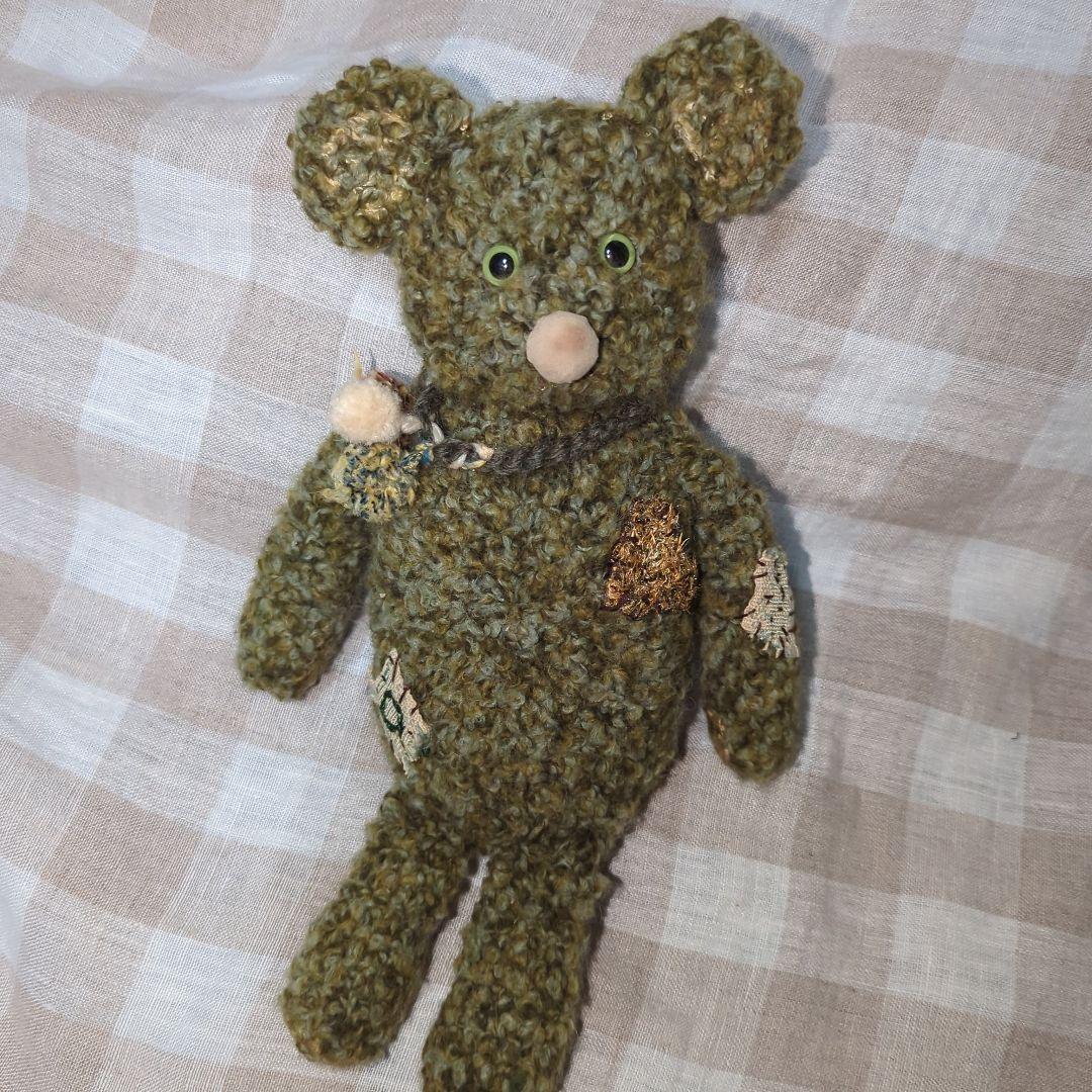 テディベア　緑色のクマ　熊　編みぐるみ　元気の出る顔