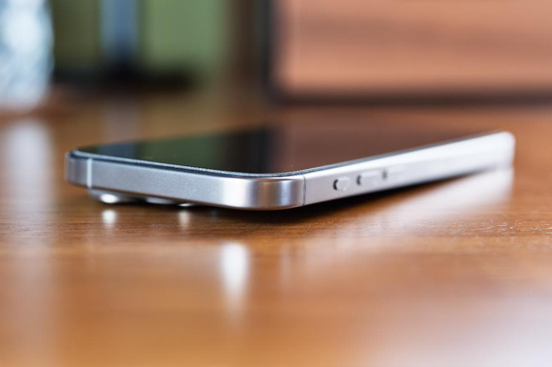 iPhone16Pro ナチュラルチタニウム（バッテリー最大容量100%）