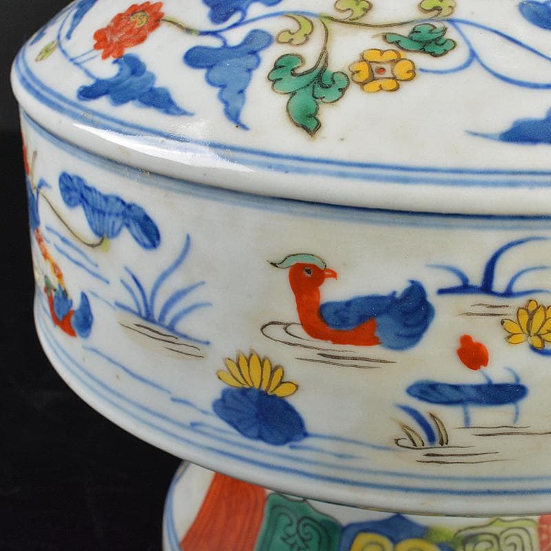 中国　大明成化年製　五彩　蓮池水鳥文瓶　V　R7087B