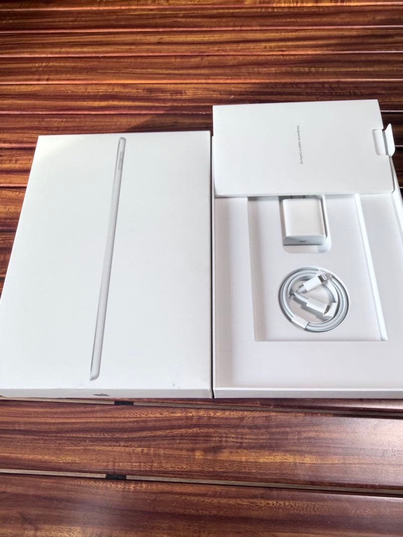 Apple iPad 10.2インチ シルバー 本体　第9世代