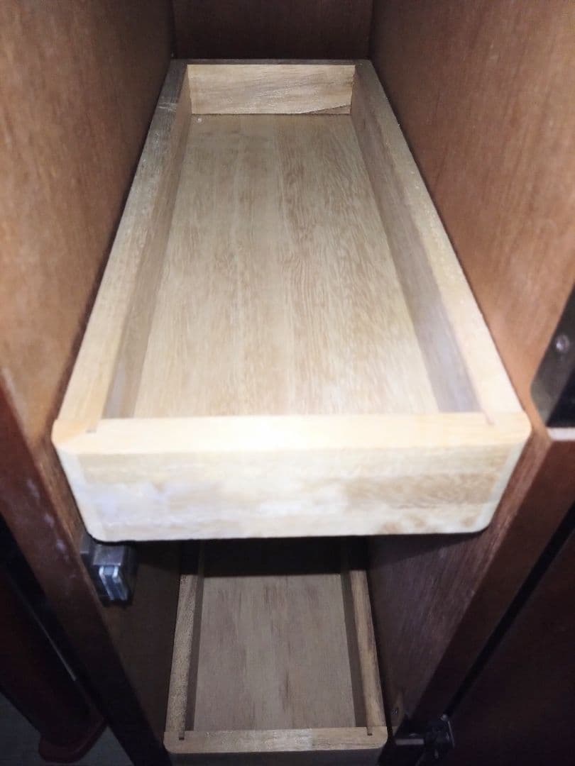 ブラウン木製ドレッサー・鏡台