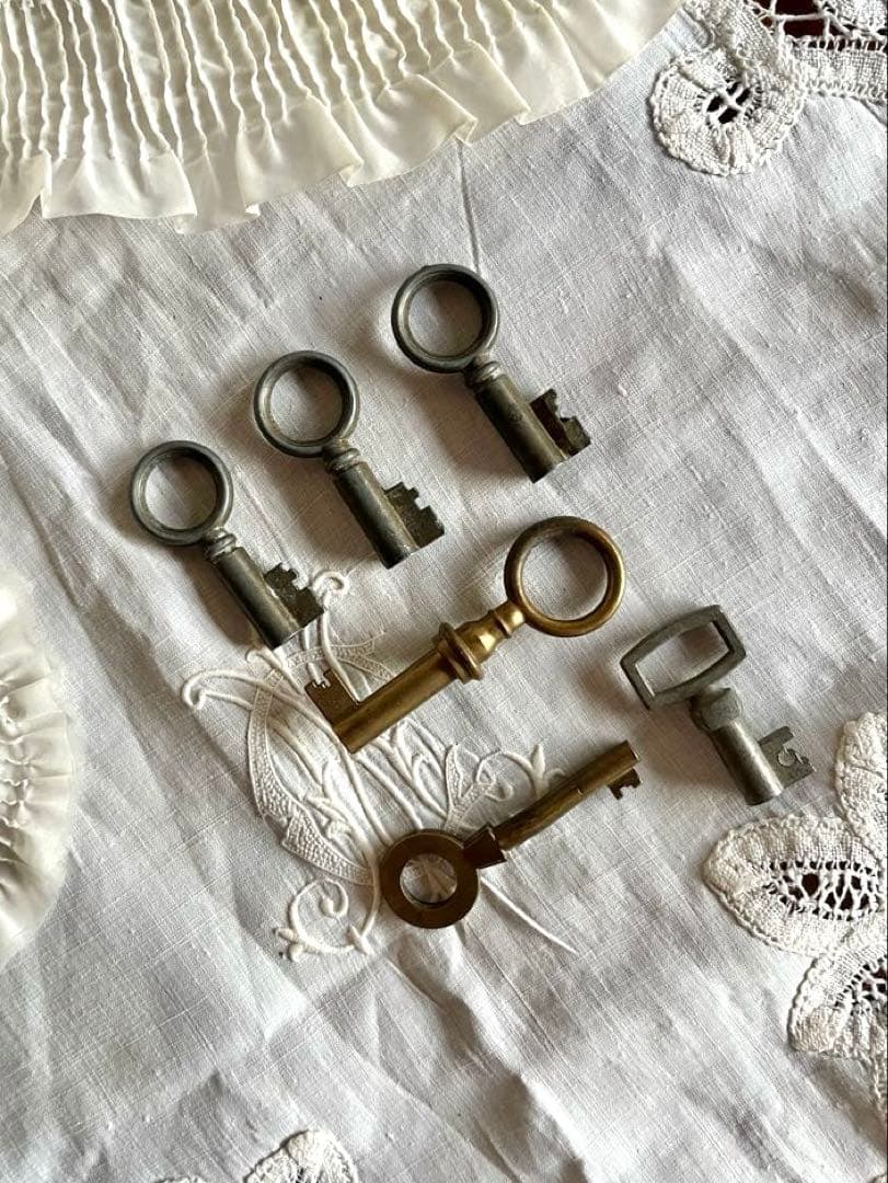 ◆フランスアンティーク｜小さい鍵セットミニサイズシンプル輪っかペンダント幸運