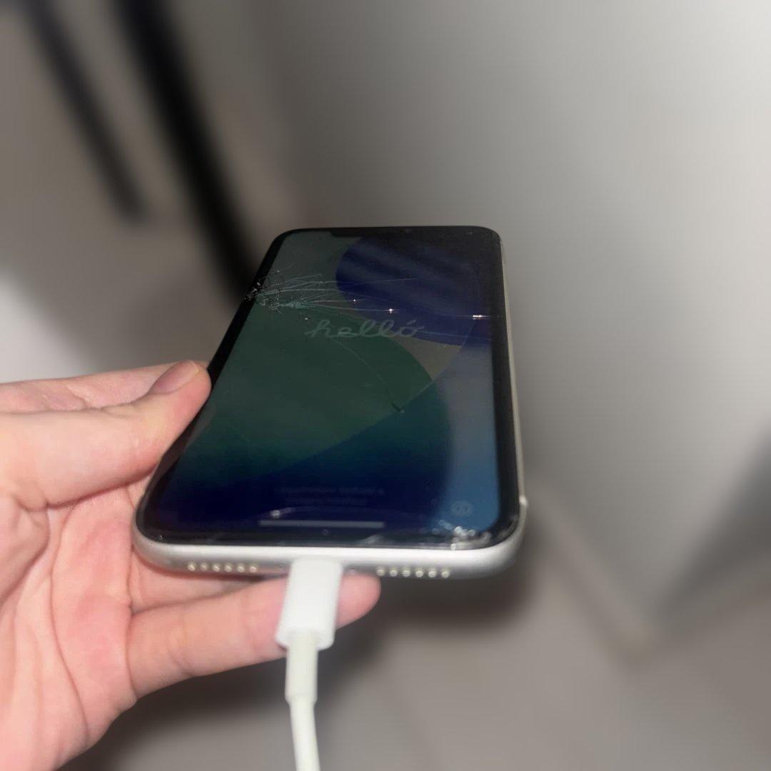 IPhone11 画面傷あり　64GB 71%バッテリー