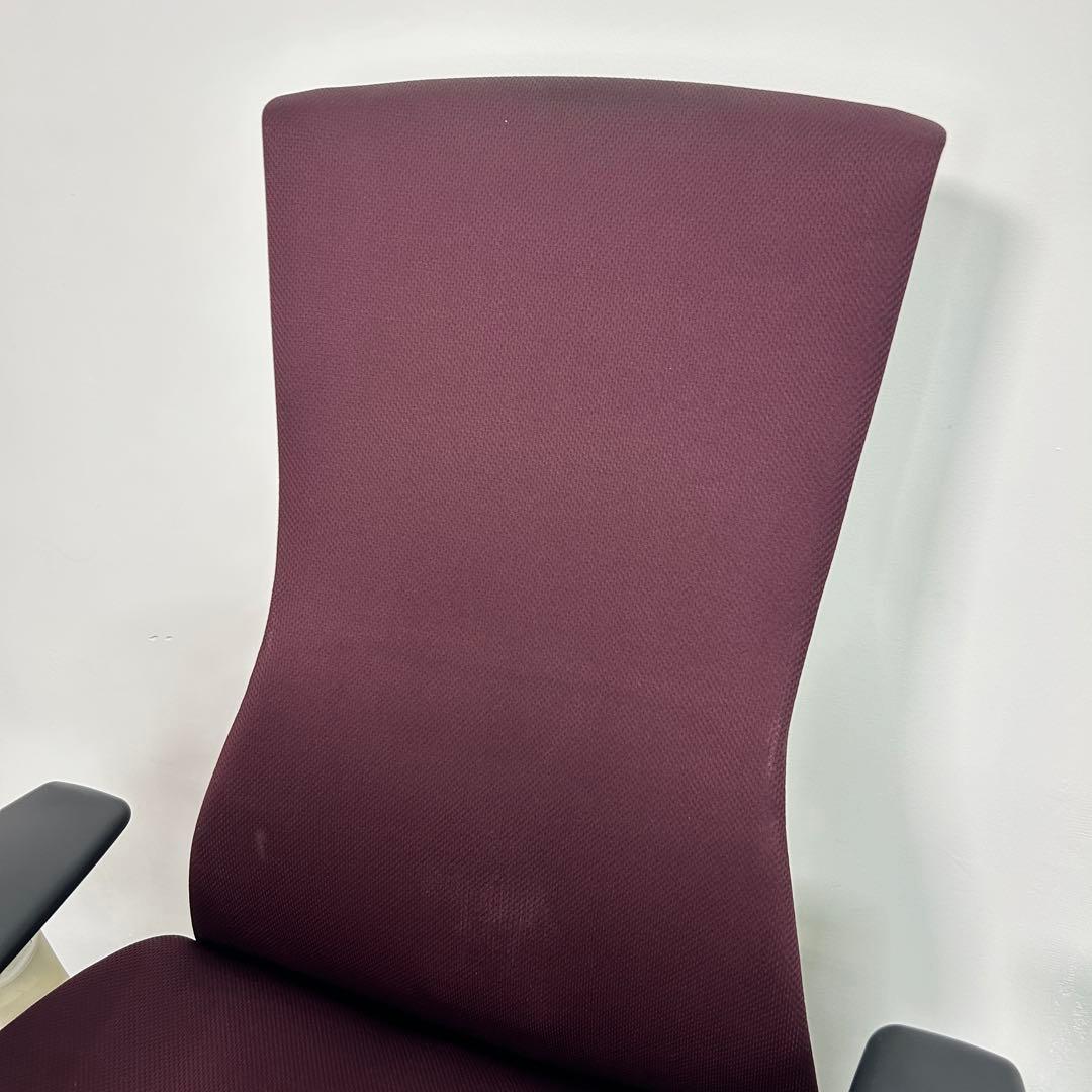 ②エンボディチェア ハーマンミラー ホワイト Embody えんじ色系