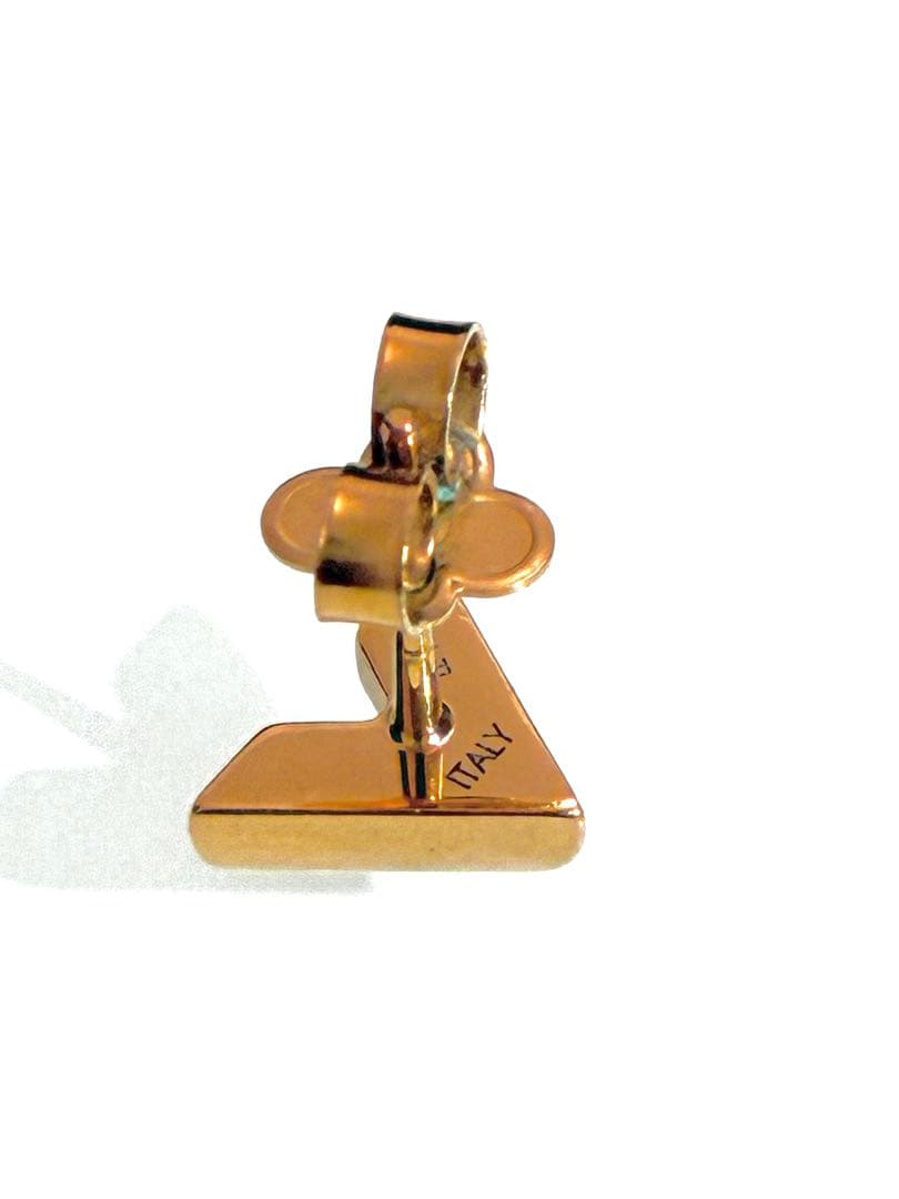 ルイヴィトンピアス　片耳V字型ゴールド