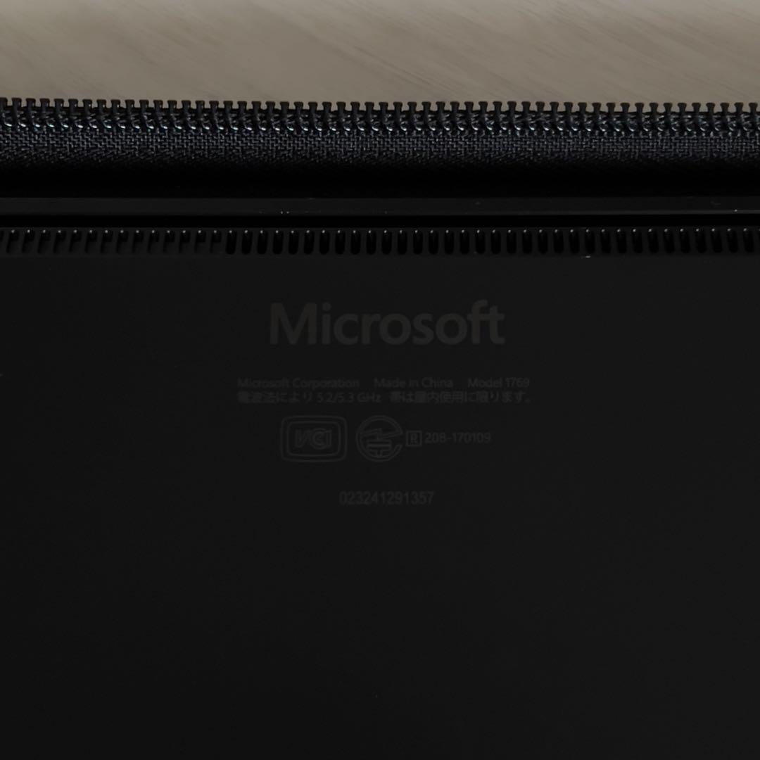 【Amazon PCケース付】Surface Laptop 2 ブラック