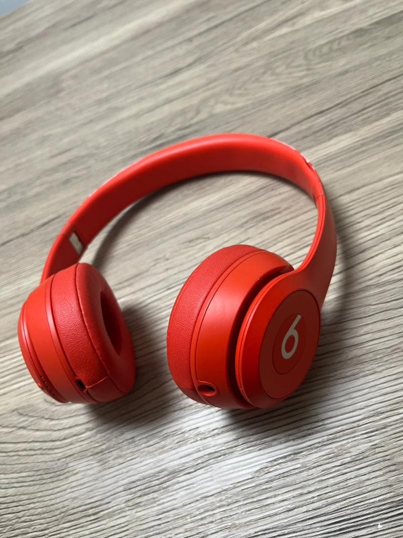 beats ヘッドホン　赤色