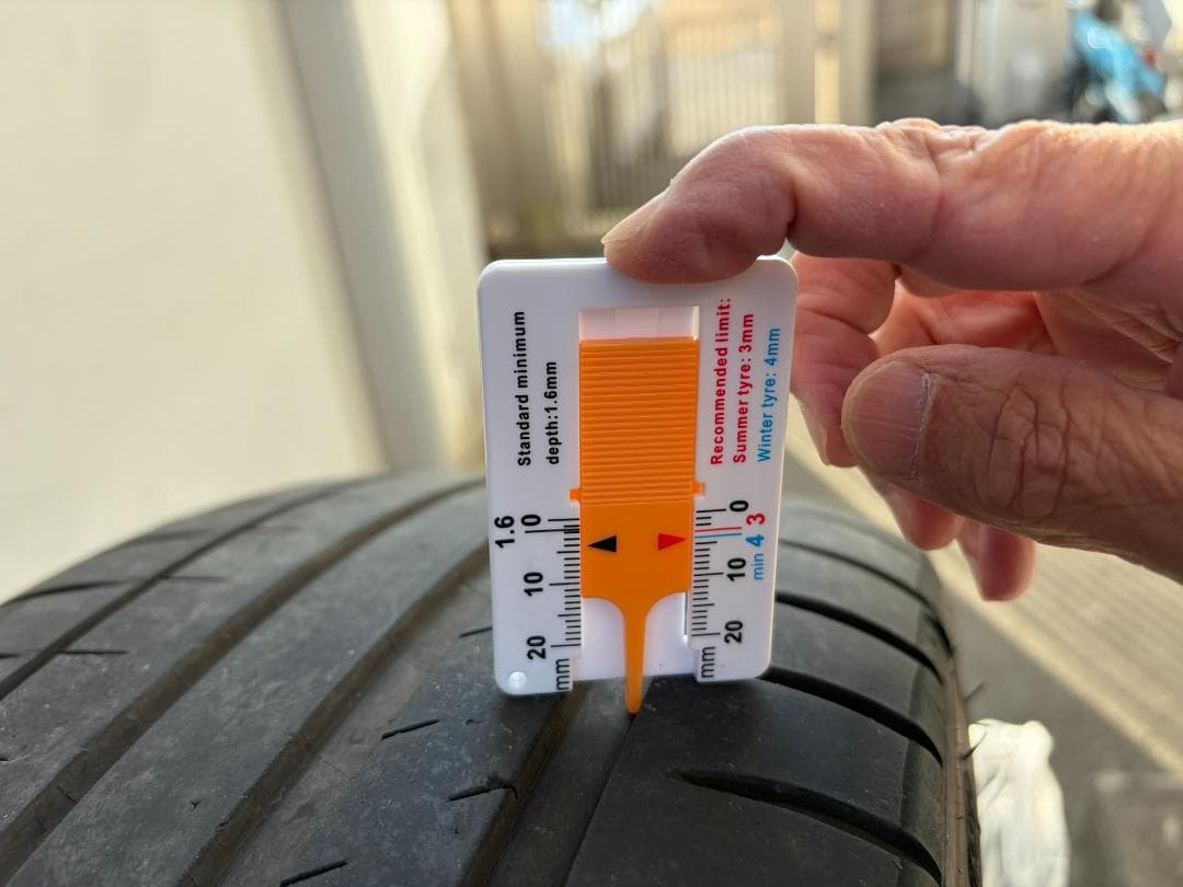 ZD8 純正 18インチx7.5J ホイール&タイヤ（215/40R18）