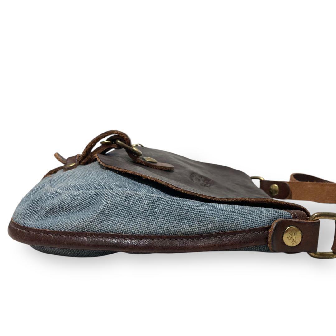 【ヴィンテージ】イルビゾンテ　ショルダーバッグ　サコッシュ　レザー　ロゴ型押し