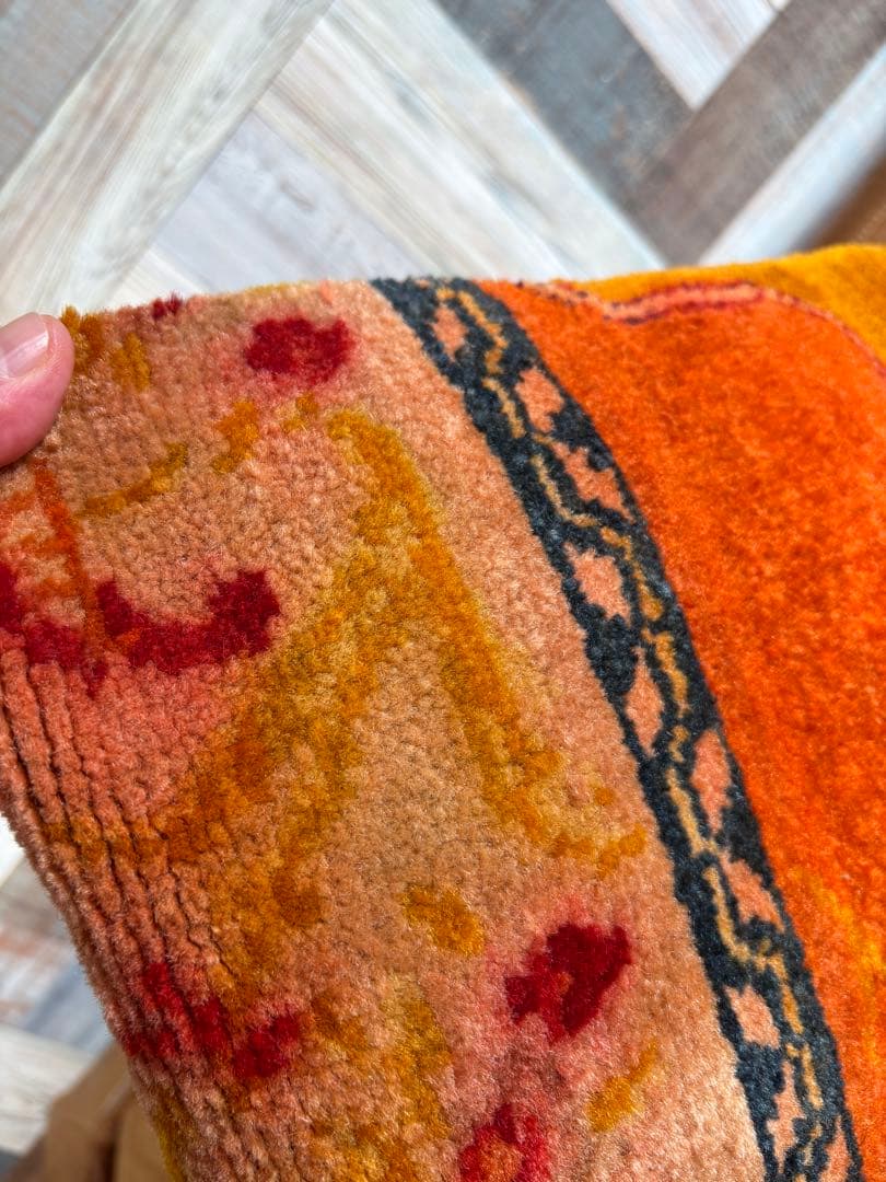 オレンジ色　アンティーク絨毯クッションカバー