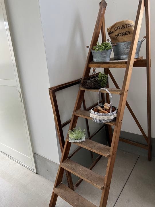 ステップラダー　アンティークラダー　購入金額87000 上も広くて沢山飾れる