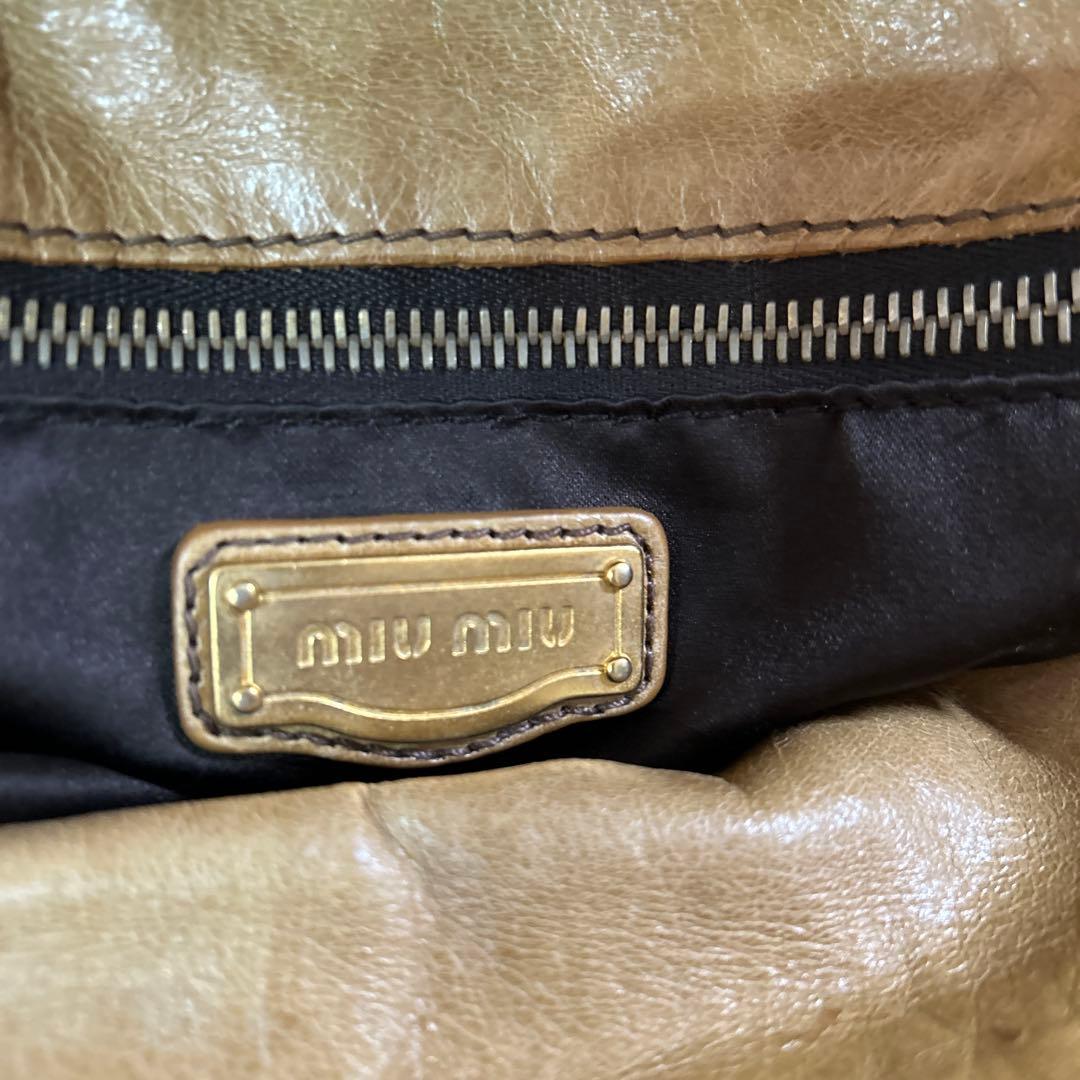 MIU MIU ベージュ　ショルダーバッグ　ヴィッテロルクス　ミュウミュウ