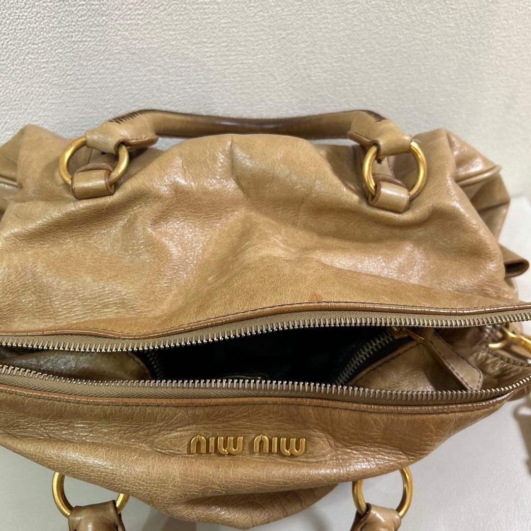 MIU MIU ベージュ　ショルダーバッグ　ヴィッテロルクス　ミュウミュウ