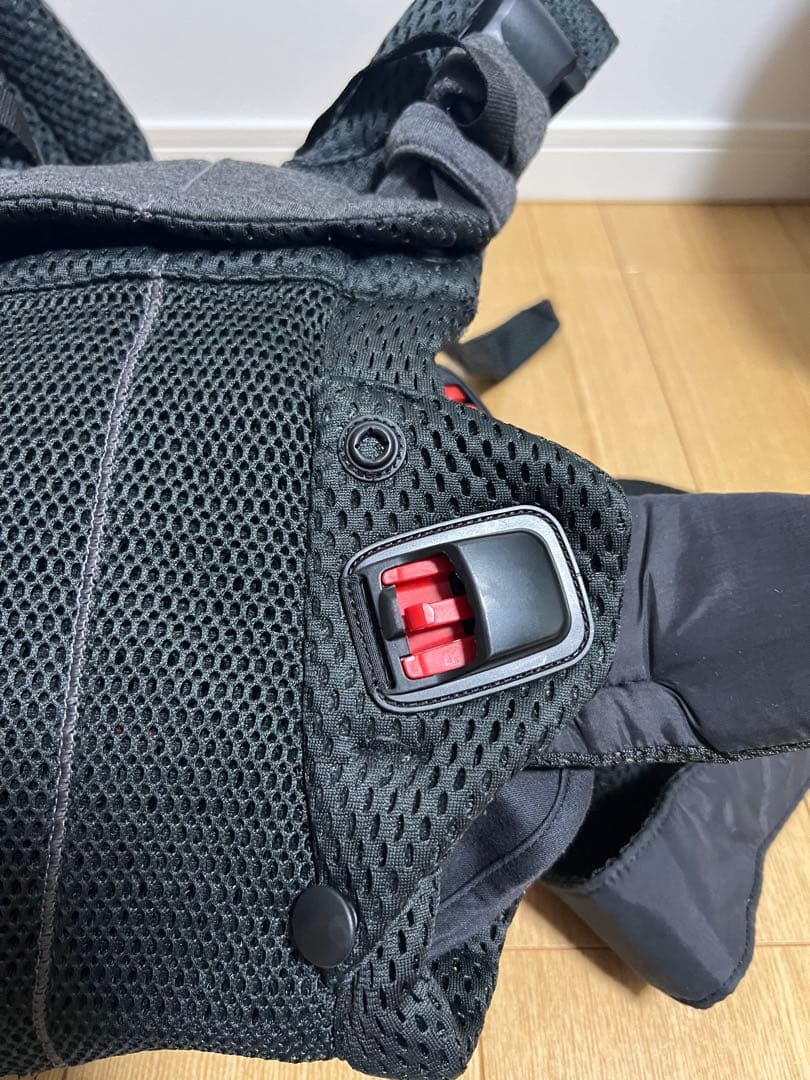 【美品・箱説明書あり】ハーモニー　BABYBJÖRN ブラック メッシュ