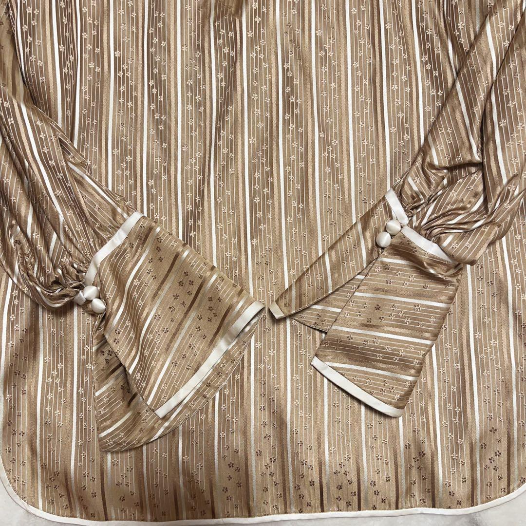 マメクロゴウチ　ブラウス　ゴールド花柄