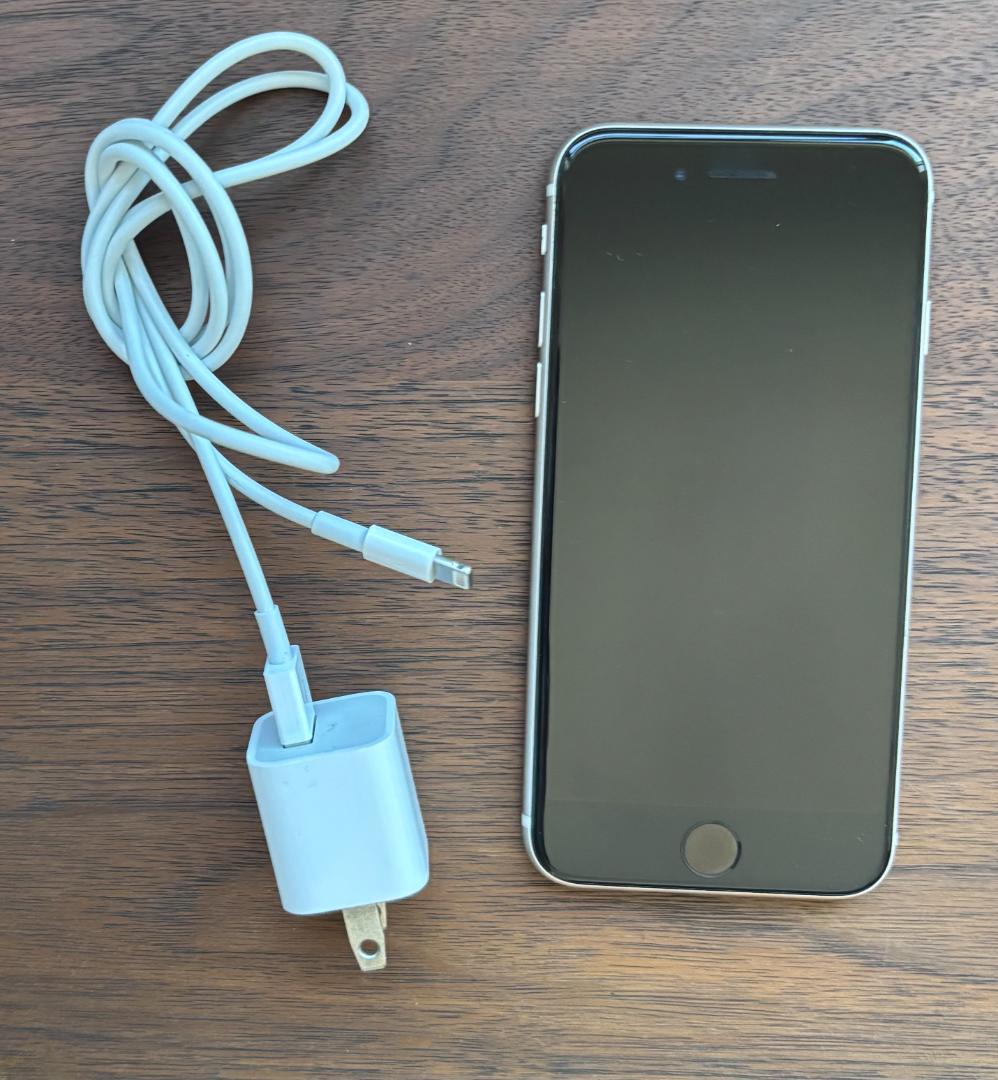 Apple iPhone SE3 ホワイト 本体