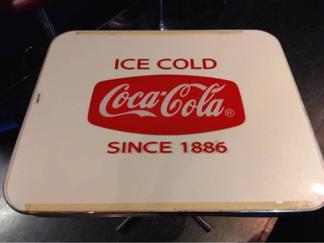 【ZEKUUページ】 Coca-Cola レトロテーブルと椅子セット