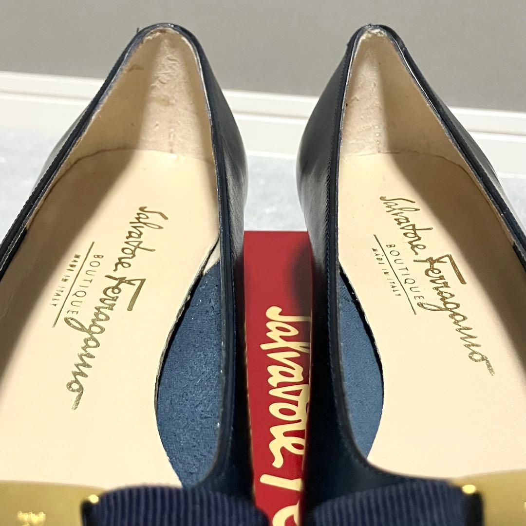 フェラガモ［パンプス］ヴァラ　ネイビー　レザー　ヒール　ゴールド　6C