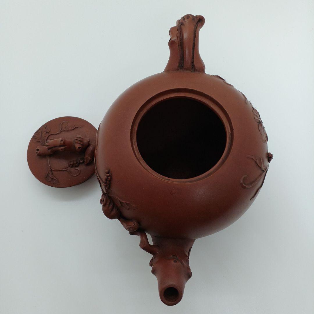 中国宜興　朱泥　葡萄栗鼠　急須　紫砂壺　茶壺　在銘　煎茶道具